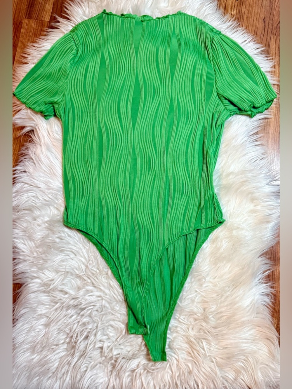 SHEIN Green Ribbed Wave-Texture Short Sleeve Bodysuit